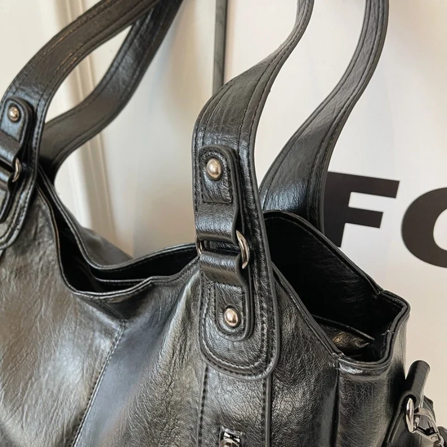 Beautifully Crafted Bag in a Classic Style