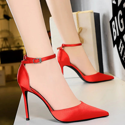 A Vintage Style Heels with Delicate Timeless Details