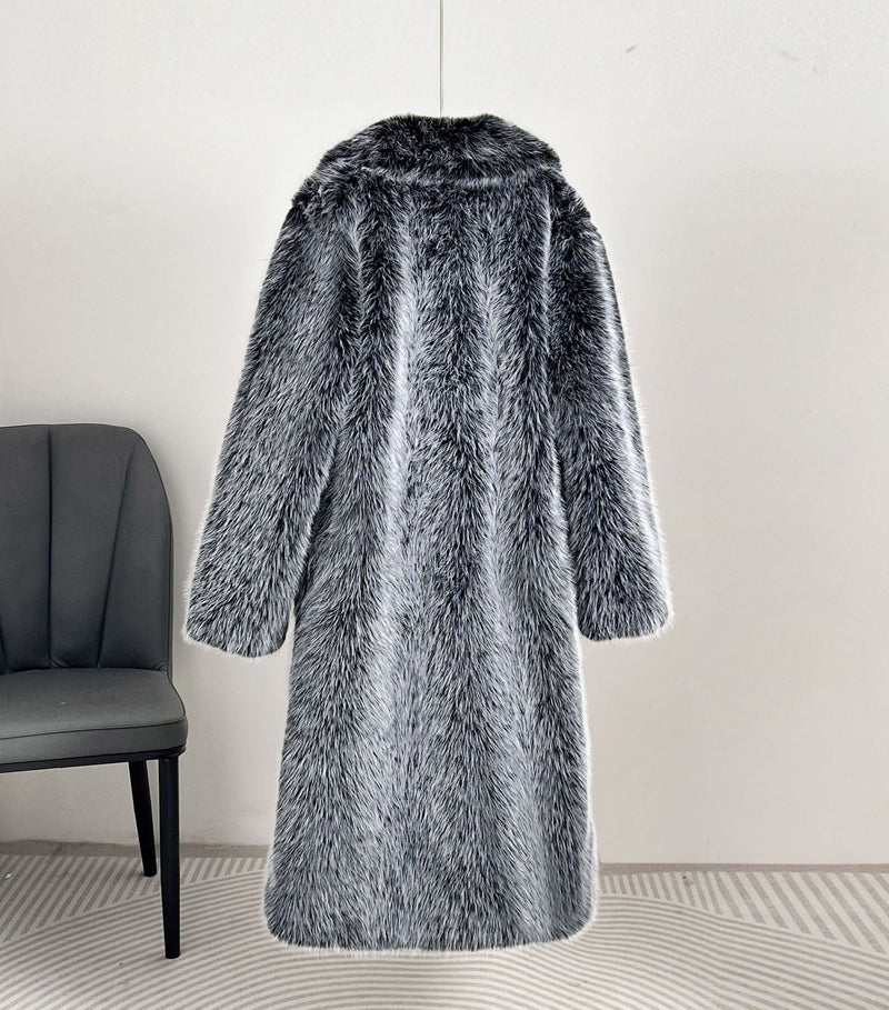 Beautifully Finished Coat in a Timeless Design