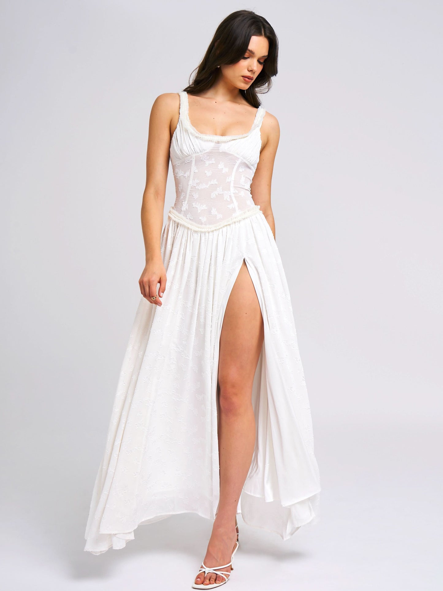 Well Tailored Dress with a Graceful Silhouette