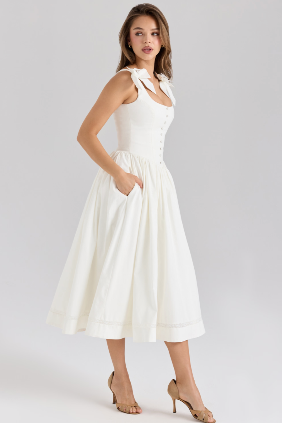 Gracefully Styled Dress for Any Occasion