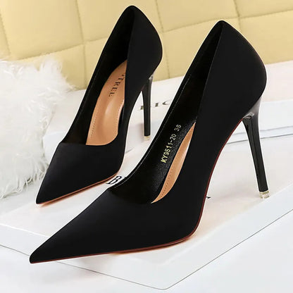 Effortlessly Elegant Heels with a Timeless Design