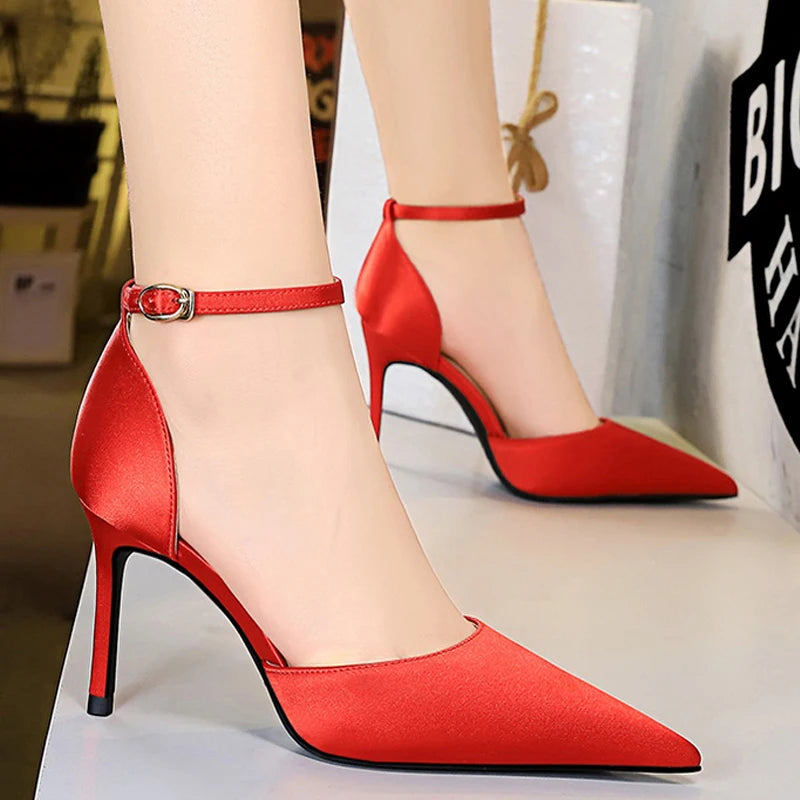 A Vintage Style Heels with Delicate Timeless Details