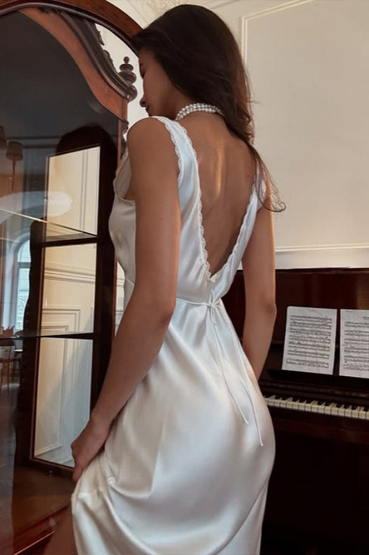Beautifully Finished Dress in a Timeless Design