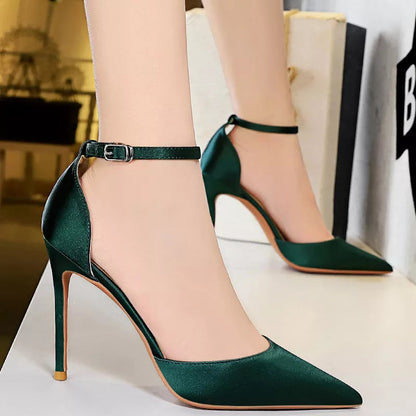 A Vintage Style Heels with Delicate Timeless Details