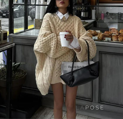 Effortlessly Elegant Sweater with a Timeless Design