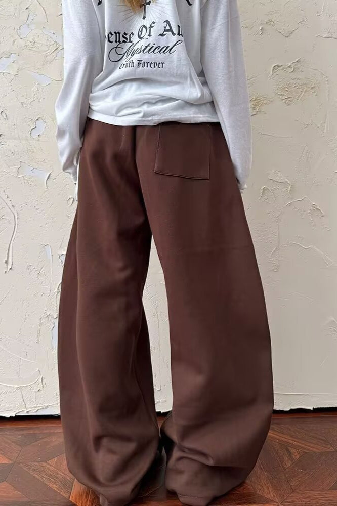 Effortlessly Elegant Pants with a Timeless Design