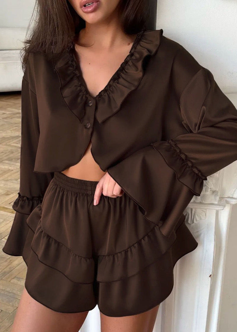 Well Tailored Top with a Graceful Silhouette