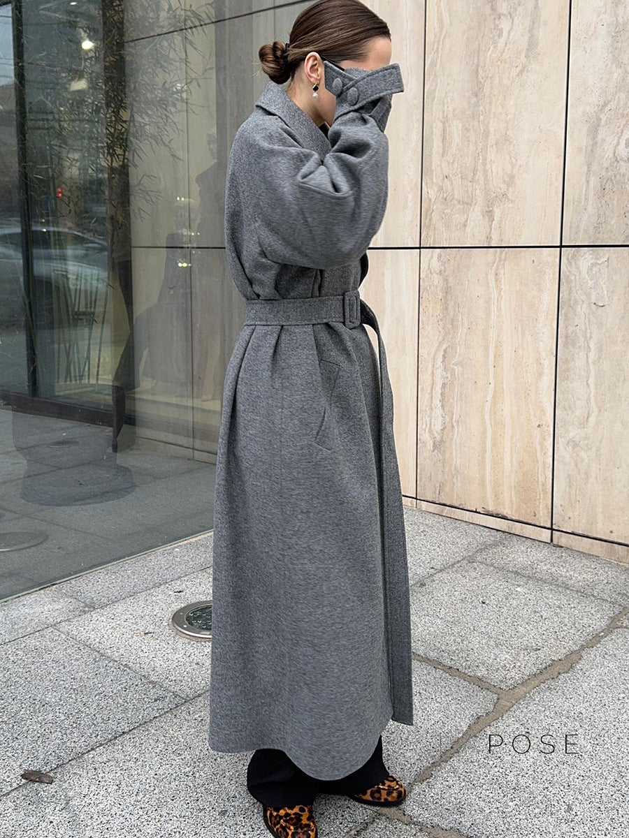 Well Tailored Coat with a Graceful Silhouette