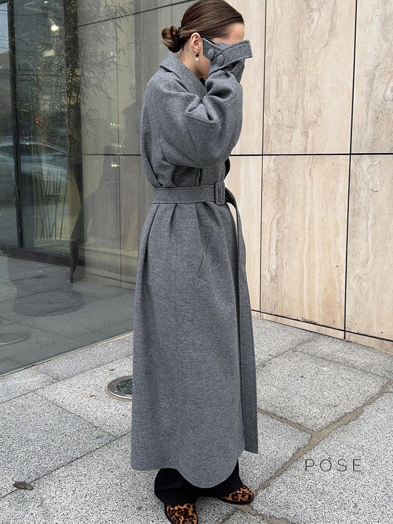 Well Tailored Coat with a Graceful Silhouette
