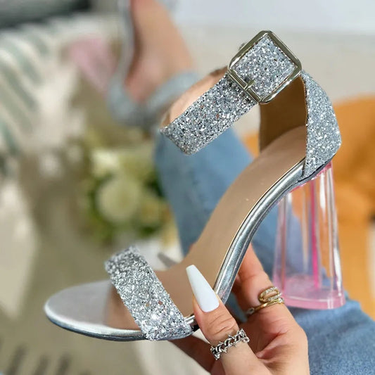 Effortlessly Elegant Heels with a Timeless Design