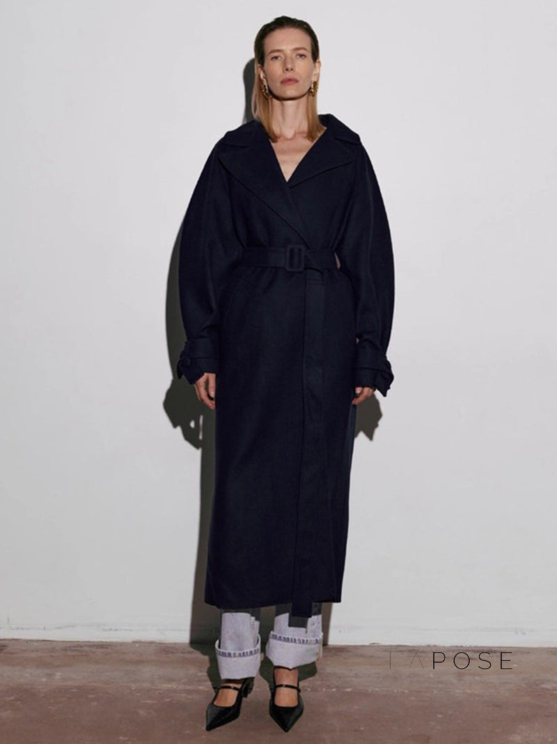 Well Tailored Coat with a Graceful Silhouette