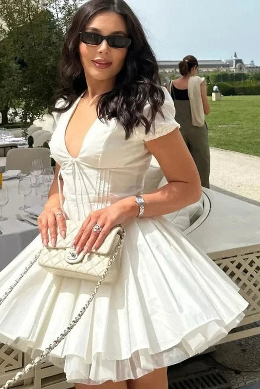 Effortlessly Elegant Dress with a Timeless Design