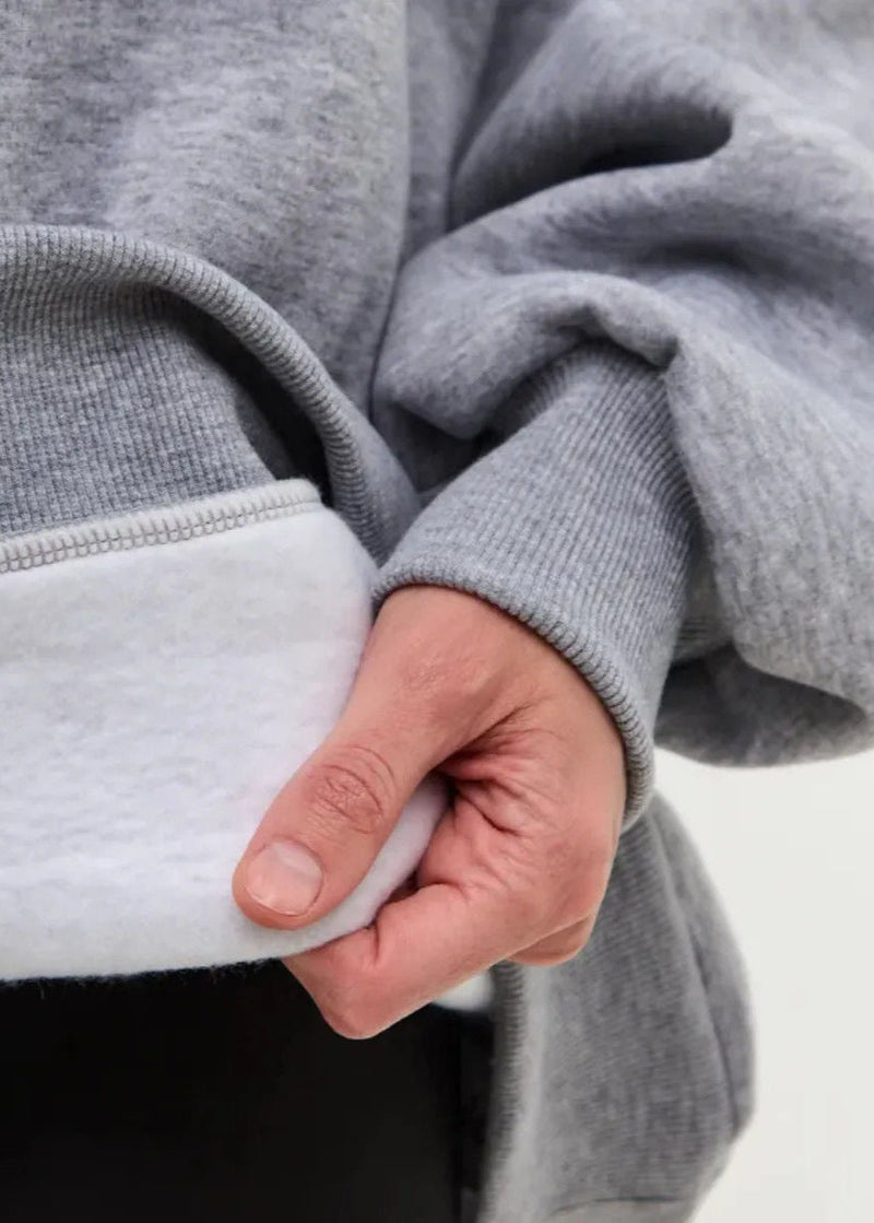 Well Tailored Pullover with a Graceful Silhouette