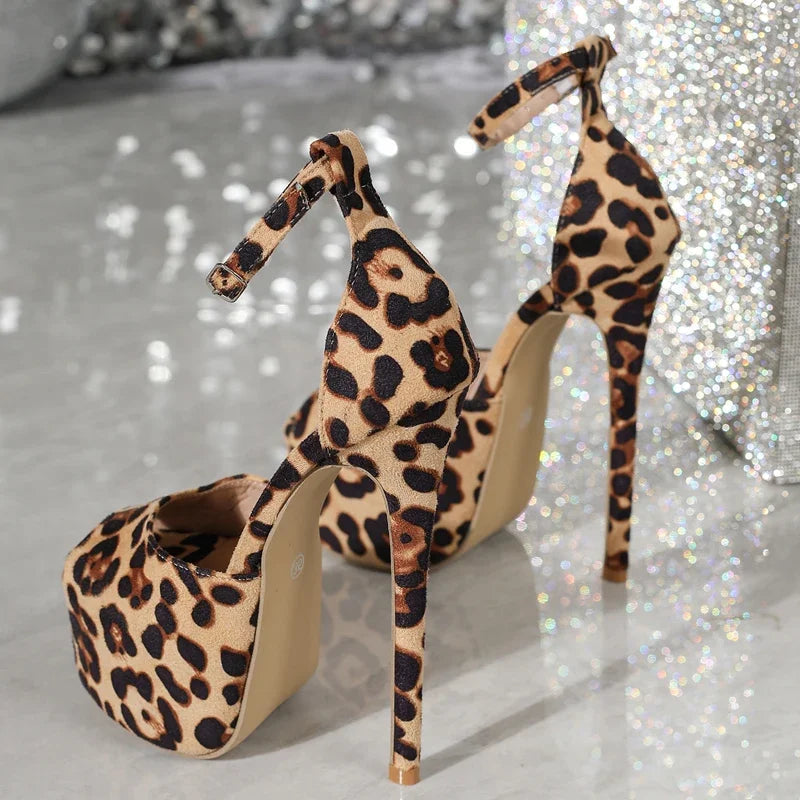 Effortlessly Elegant Heels with a Timeless Design