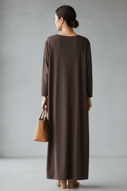 Beautifully Finished Dress in a Timeless Design