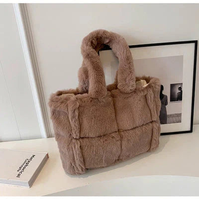 Polished Bag with an Effortless Classic Look