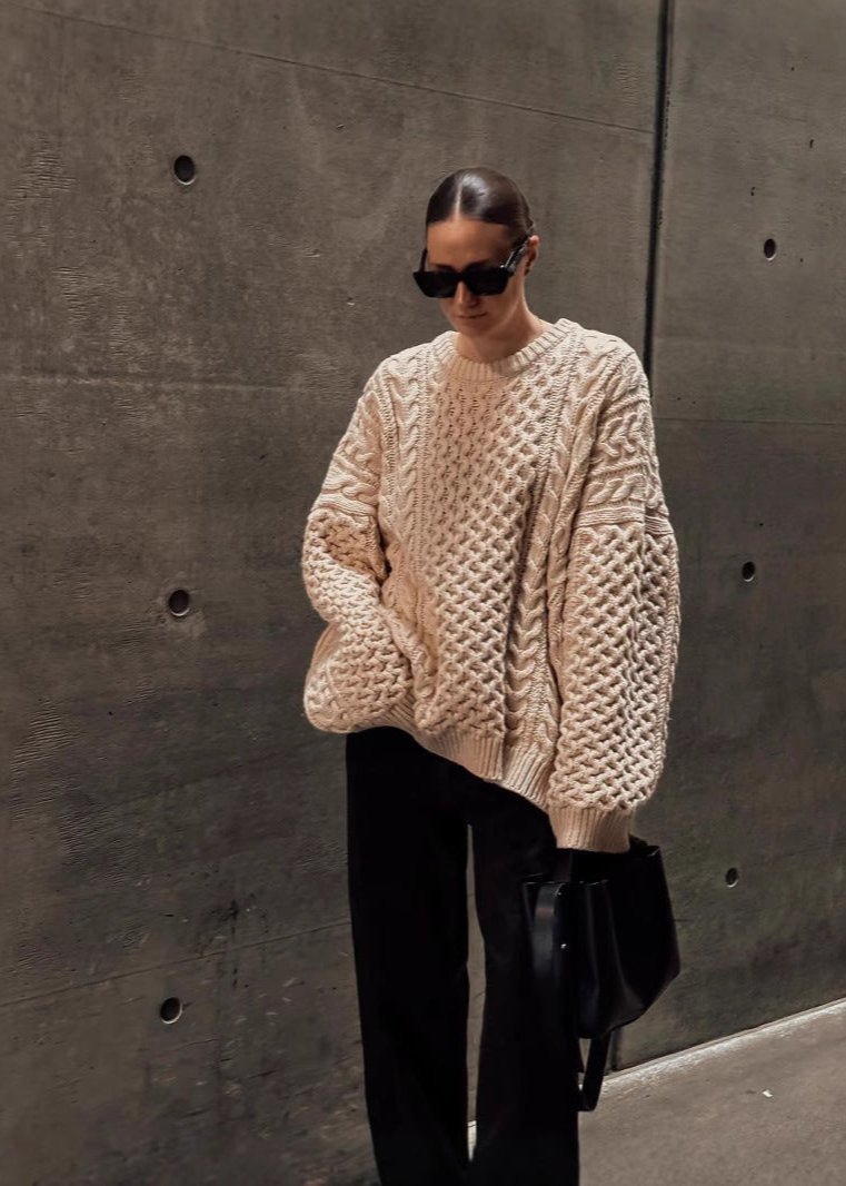 Well Tailored Sweater with a Graceful Silhouette