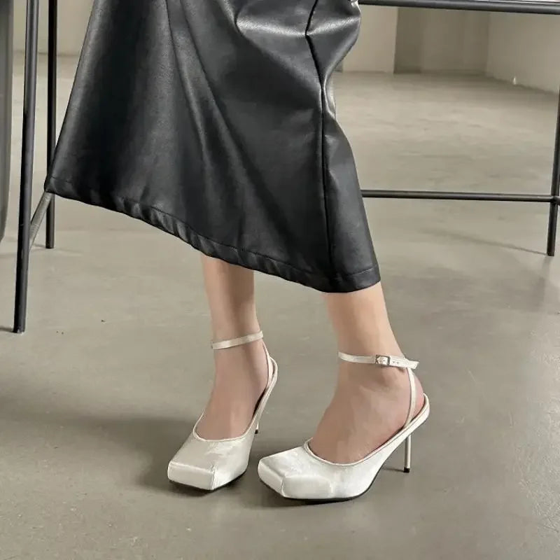 Sophisticated Garment with a Clean Classic Look