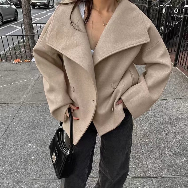 Elegantly Styled Jacket for Everyday Wear