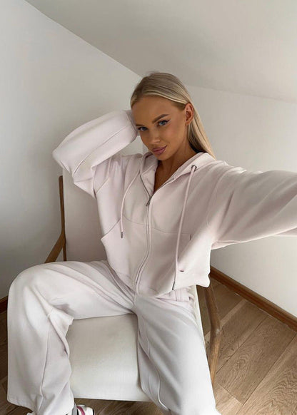 Well Tailored Pants with a Graceful Silhouette