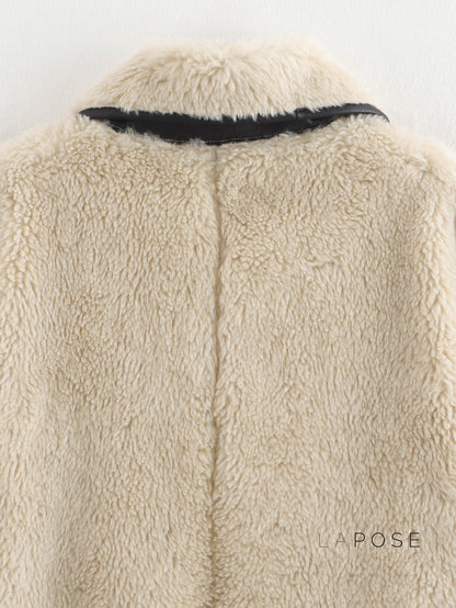 Effortlessly Elegant Coat with a Timeless Design