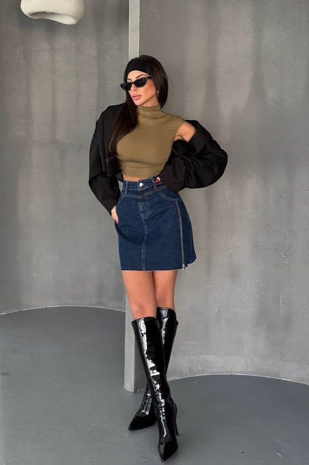 Gracefully Styled Garment for Any Occasion