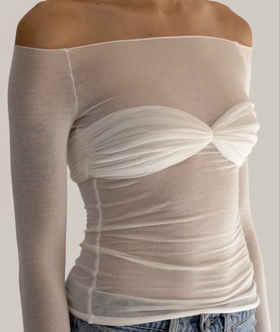 Well Tailored Top with a Graceful Silhouette