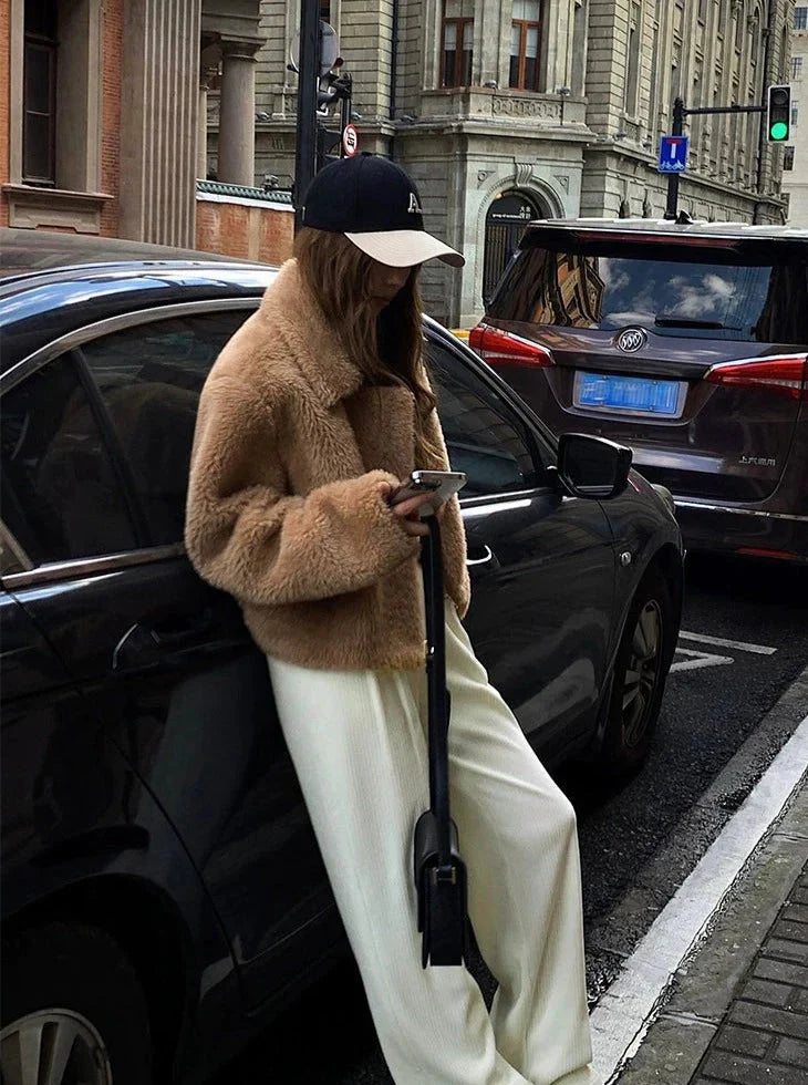 Well Tailored Coat with a Graceful Silhouette