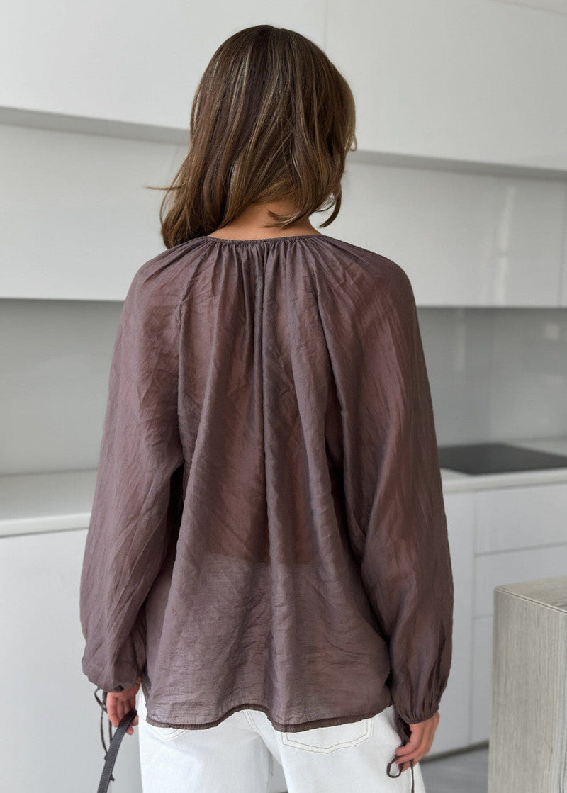 Well Tailored Blouse with a Graceful Silhouette