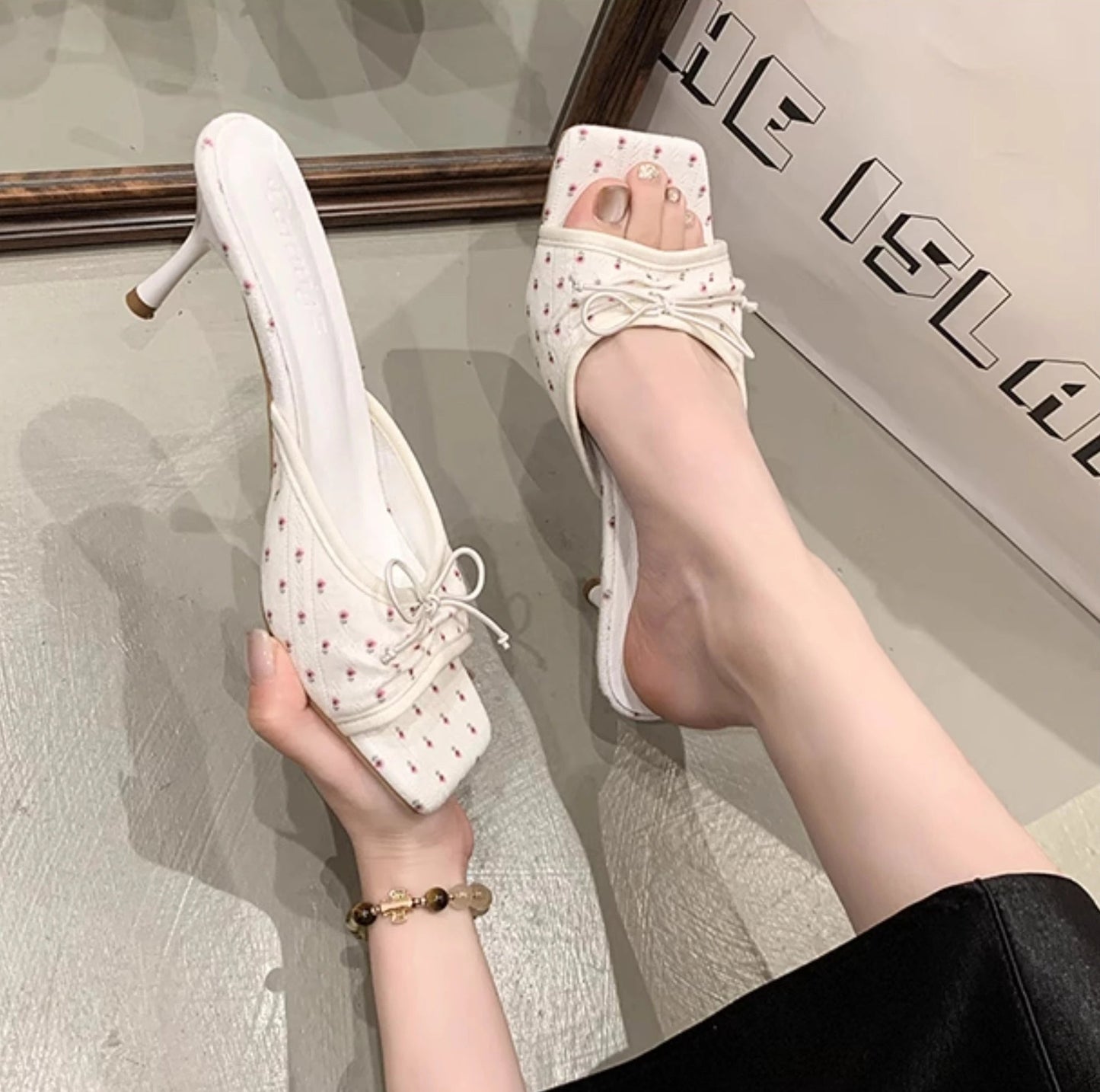Polished Heels with an Effortless Classic Look