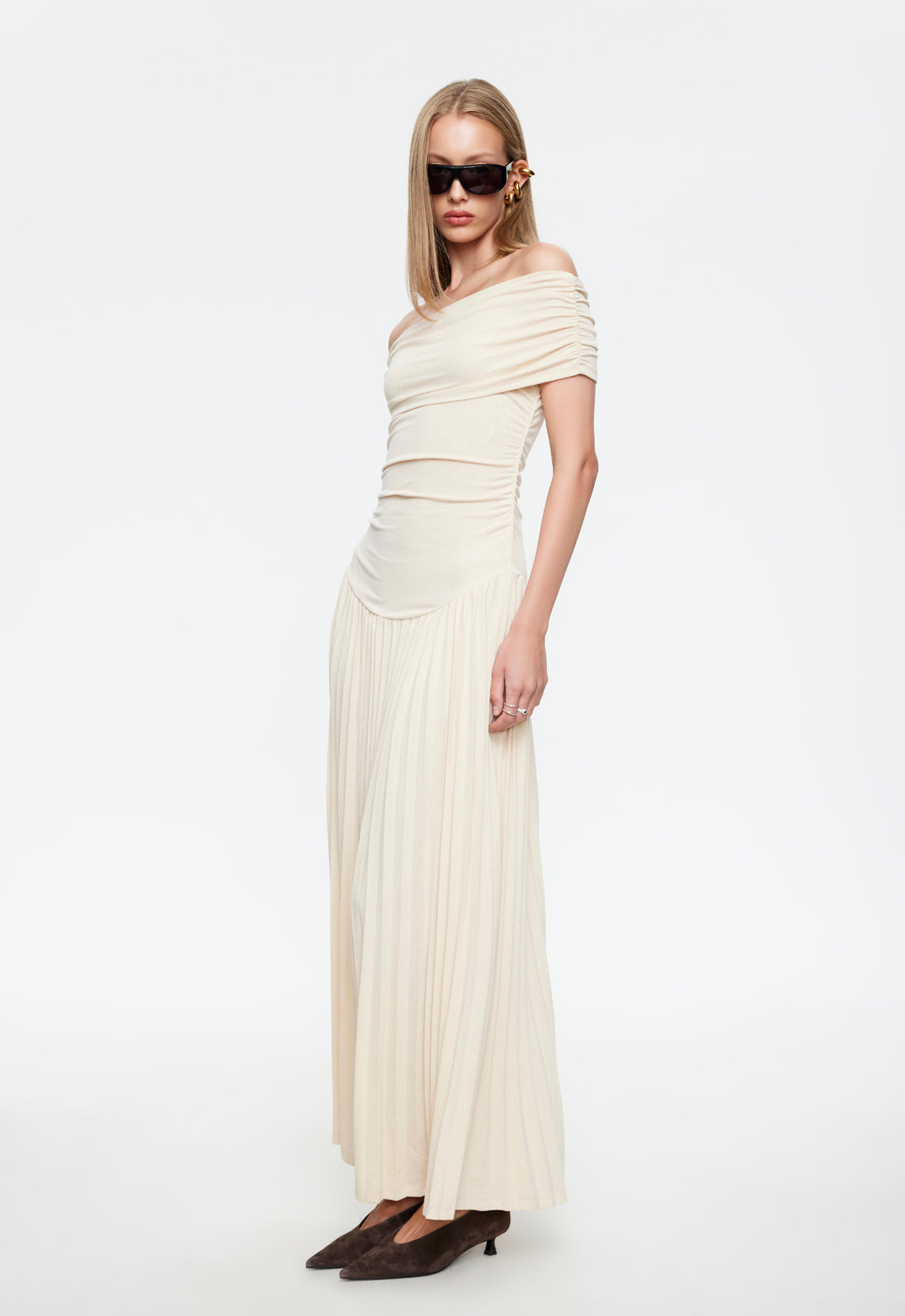 Well Tailored Dress with a Graceful Silhouette
