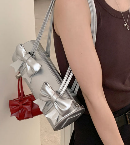 Gracefully Styled Bag for Any Occasion