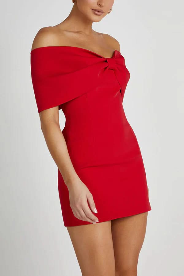 Well Tailored Dress with a Graceful Silhouette