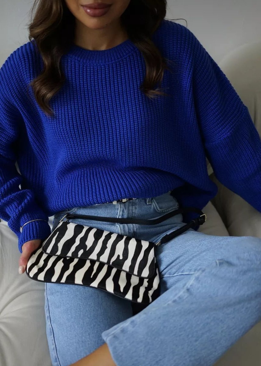 Well Tailored Sweater with a Graceful Silhouette