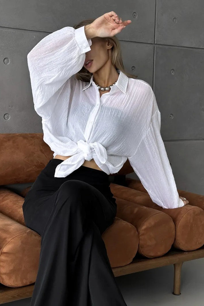 Well Tailored Blouse with a Graceful Silhouette