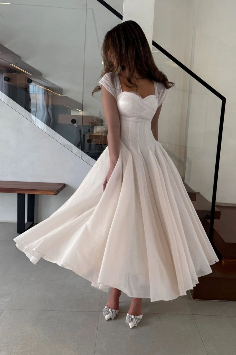 Beautifully Crafted Dress in a Classic Style