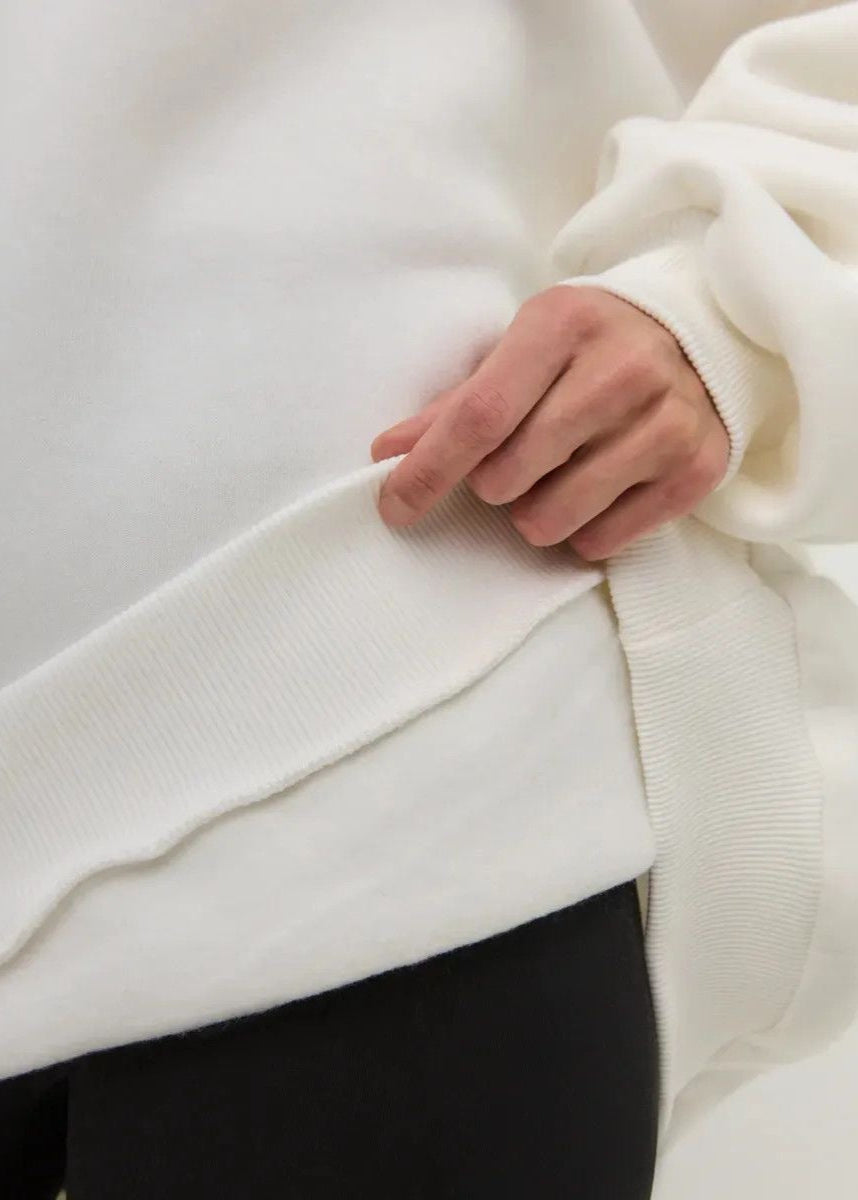 Well Tailored Pullover with a Graceful Silhouette