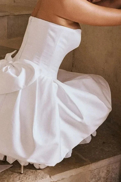 Well Tailored Dress with a Graceful Silhouette