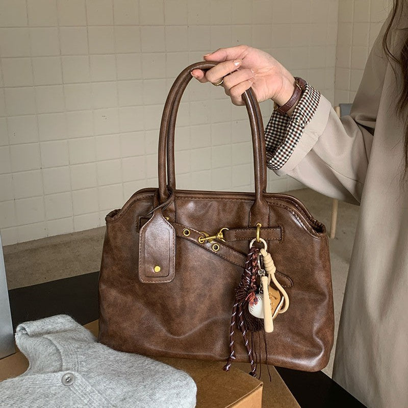 Polished Bag with an Effortless Classic Look