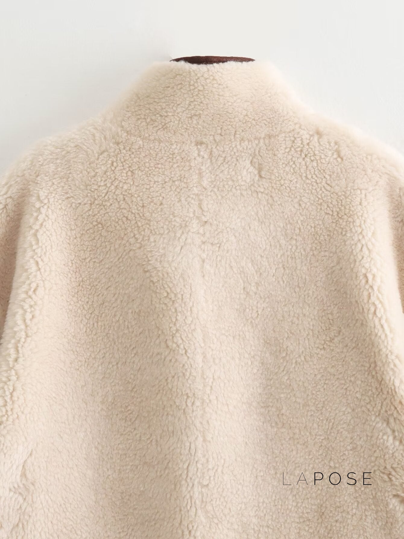 Effortlessly Elegant Coat with a Timeless Design
