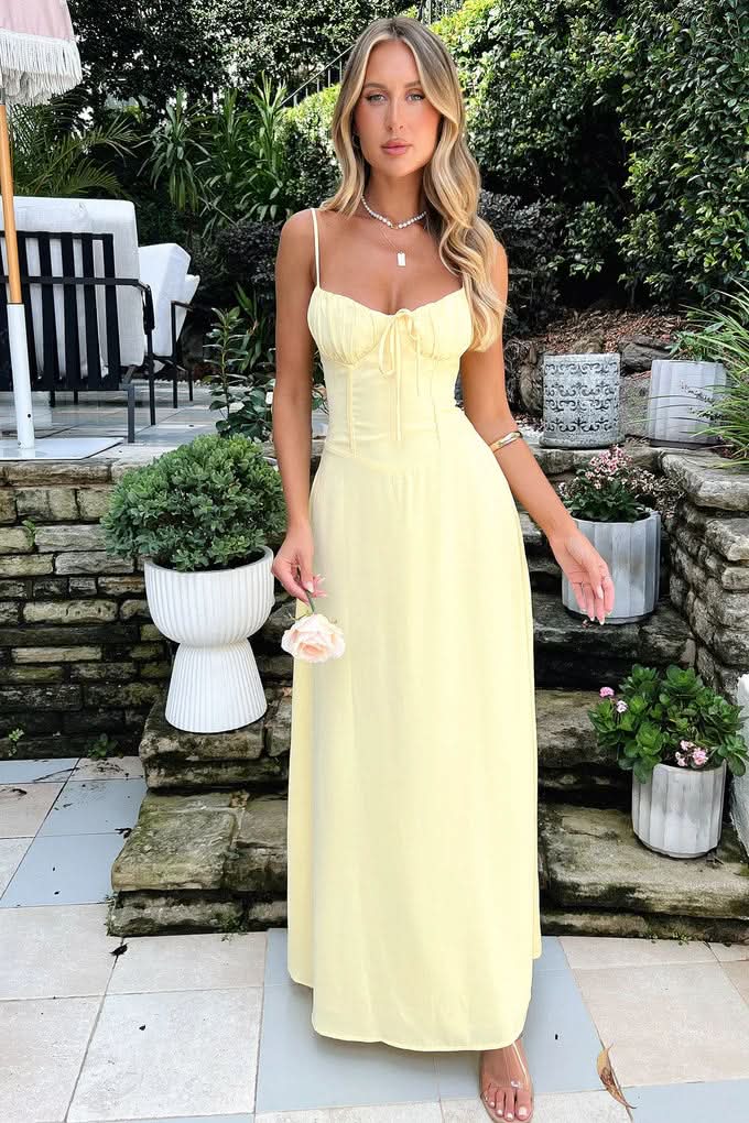Beautifully Finished Dress in a Timeless Design