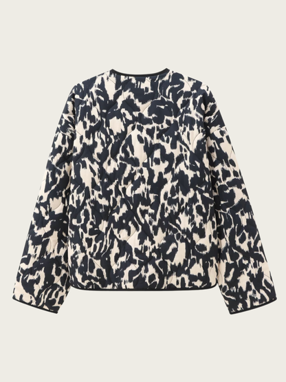 Well Tailored Jacket with a Graceful Silhouette