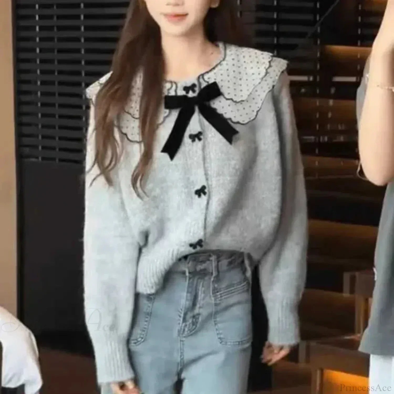 GRAY