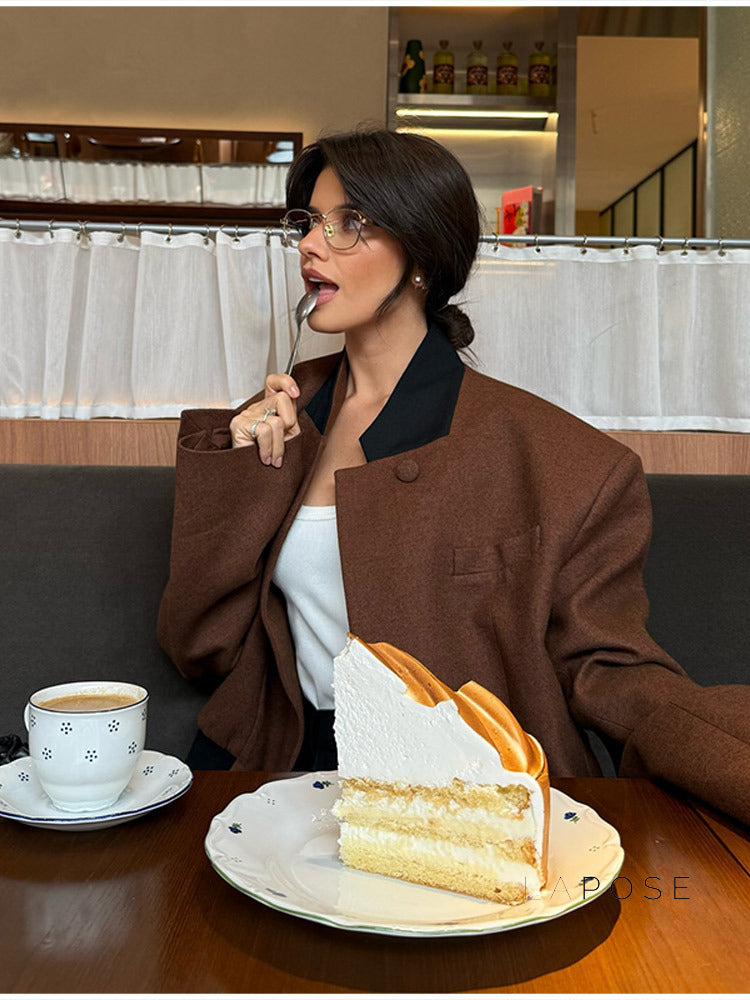 Effortlessly Elegant Jacket with a Timeless Design