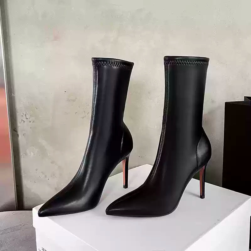 Well Tailored Boots with a Graceful Silhouette