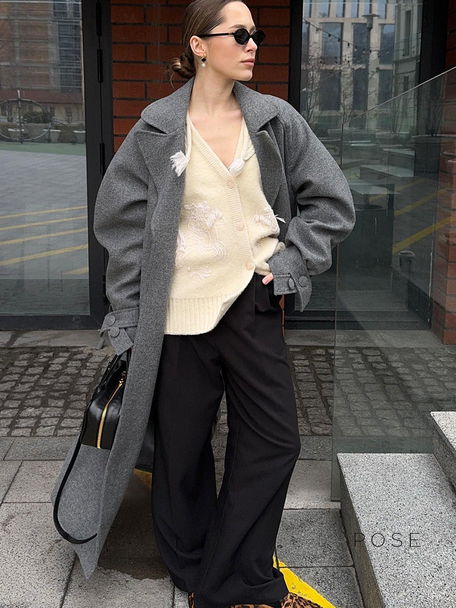 Well Tailored Coat with a Graceful Silhouette