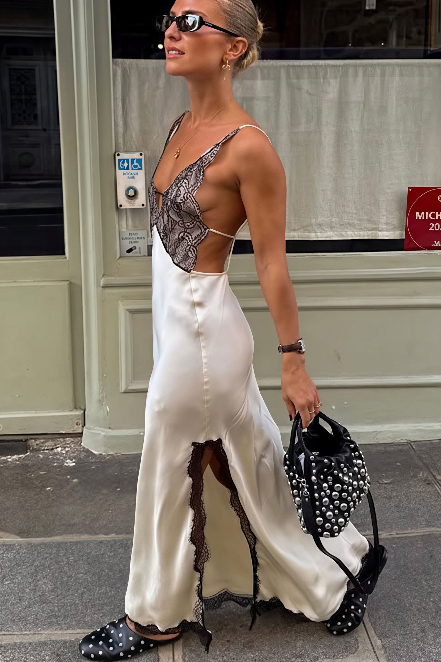 Classic Vintage Dress with a Flattering Fit
