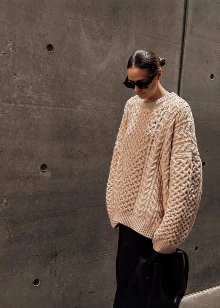 Well Tailored Sweater with a Graceful Silhouette