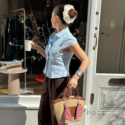 Effortlessly Elegant Blouse with a Timeless Design